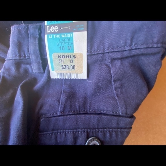 NWT Lee Capri stretch pants. Size Medium - Picture 3 of 7